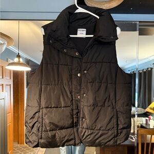 Old Navy Black puffer vest